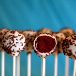 Valentine's Cake Pops, A row of cake pops with Red Velvet centers.