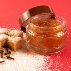 A sugar scrub with sugar near it.