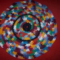 Round t-shirt rag rug.