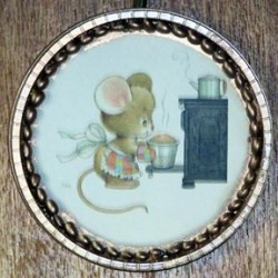Recycled Round Frame - plastic lid frame with cute mouse graphic