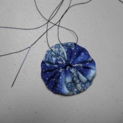 Making Fabric Yo Yos