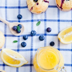 blueberry muffins with lemon sauce 