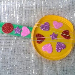 finished mini banjo made from plastic lid