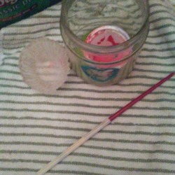 Protect Paint Brushes With a Straw - artist brush inside a drinking straw 