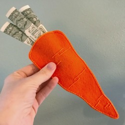 Felt Carrot Money Pocket - hand holding the finished pocket