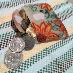 Coin Purse Made from Hot Glue Sticks - finished purse