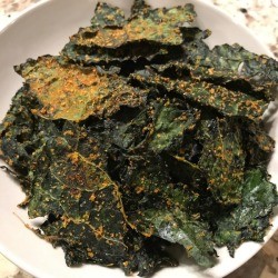 Healthy Kale Chips in bowl
