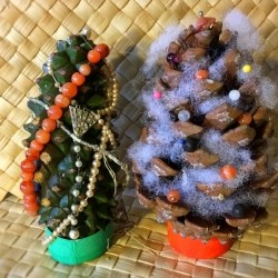 Christmas Pinecones - decorated pinecones