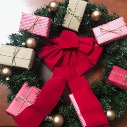 Present Wreath - finished wreath
