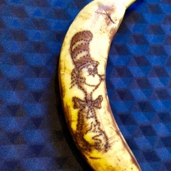 Making Detailed Banana Art - Cat in the Hat banana art