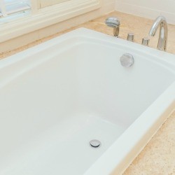 Bathtub surrounded by granite.