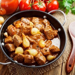 Greek Stifatho in a pan.