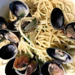 Spaghetti alle Cockle on plate