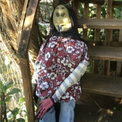 How to Make Halloween Manikins - leaning manikin
