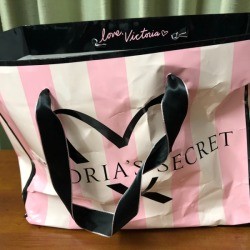 Save Ribbon from Shopping Bag for Crafting