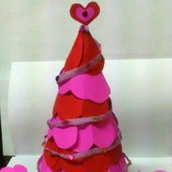 Making a Paper Valentine Tree - Valentine tree